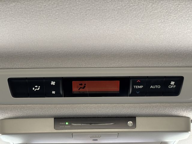 TOYOTA NOAH 2015 Image 31