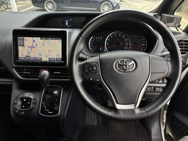 TOYOTA NOAH 2015 Image 31