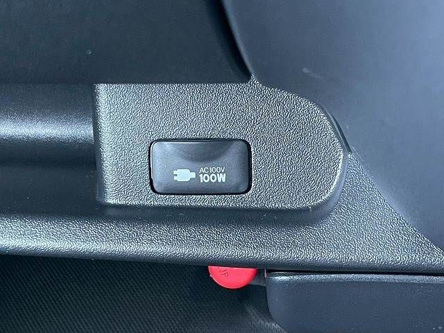 TOYOTA HIACE VAN 2WD 2023 Image 31