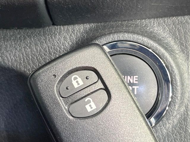 TOYOTA VITZ 2019 Image 31