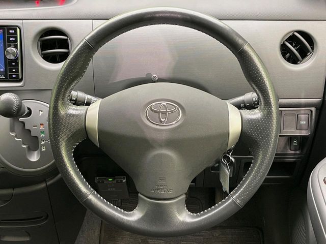 TOYOTA SIENTA 2012 Image 31