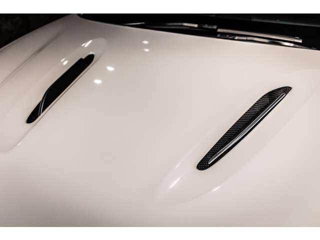 ASTON MARTIN SUV 2023 Image 31