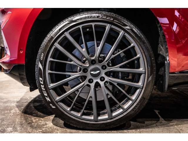 ASTON MARTIN SUV 2022 Image 31