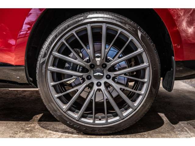 ASTON MARTIN SUV 2022 Image 31