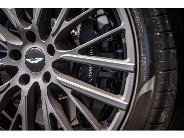 ASTON MARTIN SUV 2022 Image 31