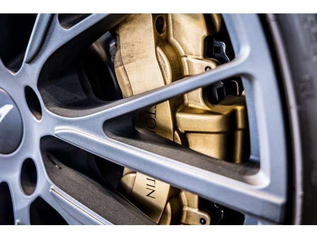 ASTON MARTIN SUV 2023 Image 31