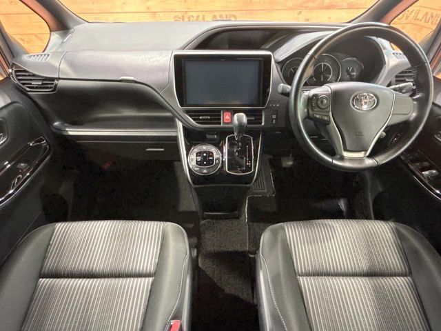 TOYOTA VOXY 2018 Image 31