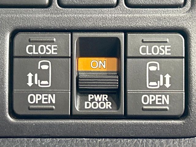 TOYOTA VOXY 2018 Image 31