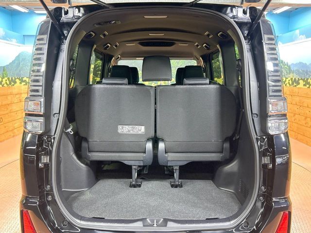 TOYOTA VOXY 2018 Image 31