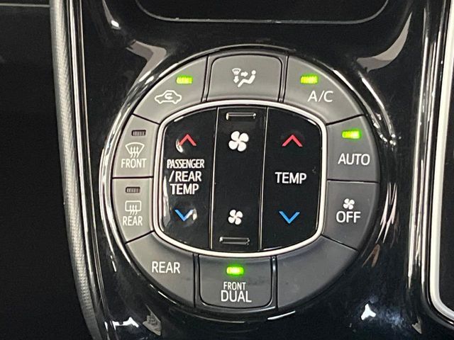 TOYOTA NOAH 2018 Image 31