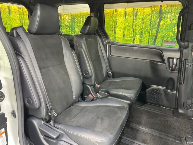 TOYOTA NOAH 2018 Image 31