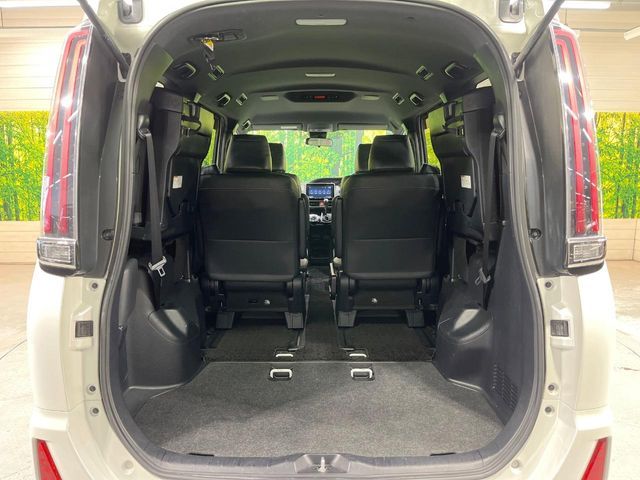 TOYOTA NOAH 2018 Image 31