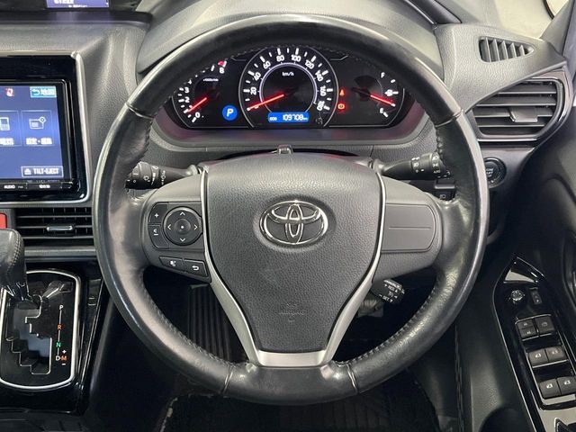 TOYOTA NOAH 2018 Image 31