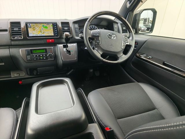 TOYOTA HIACE VAN 2WD 2024 Image 31