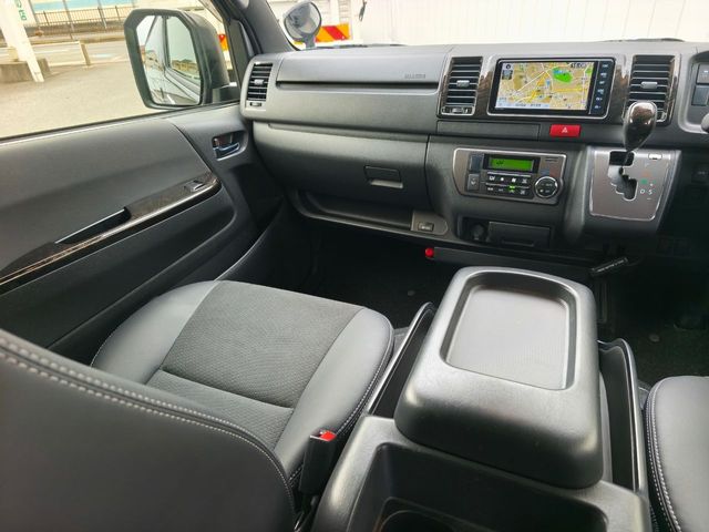 TOYOTA HIACE VAN 2WD 2024 Image 31