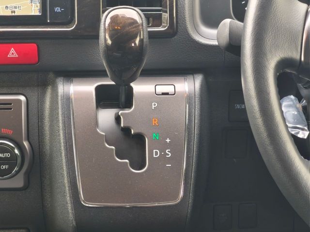 TOYOTA HIACE VAN 2WD 2024 Image 31