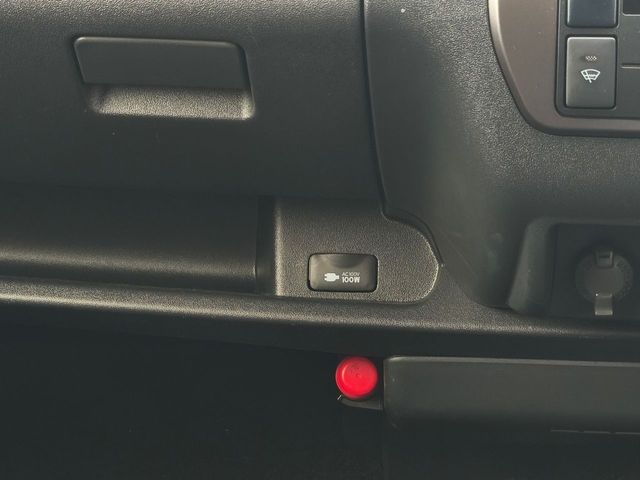 TOYOTA HIACE VAN 2WD 2024 Image 31