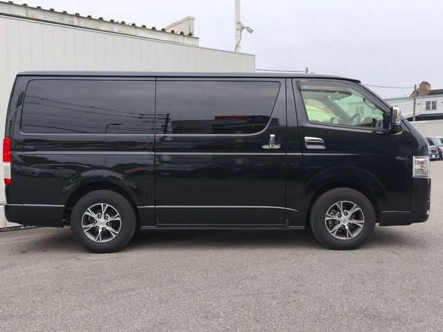 TOYOTA HIACE VAN 2WD 2024 Image 31