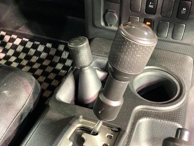 TOYOTA FJ CRUISER 4WD 2017 Image 31