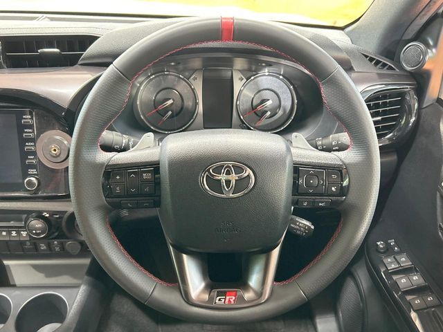 TOYOTA HILUX 4WD 2023 Image 31