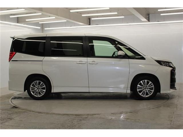 TOYOTA NOAH 2023 Image 31