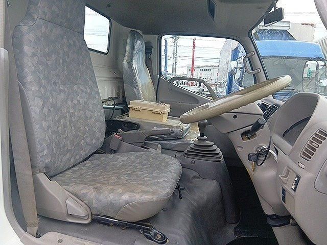 HINO DUTRO 2004 Image 31