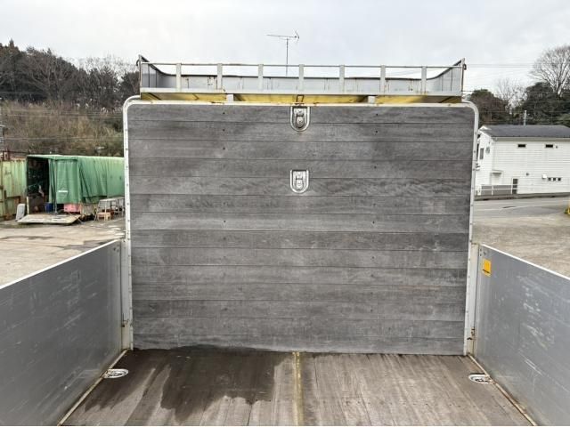 NISSAN DIESEL QUON 2014 Image 31