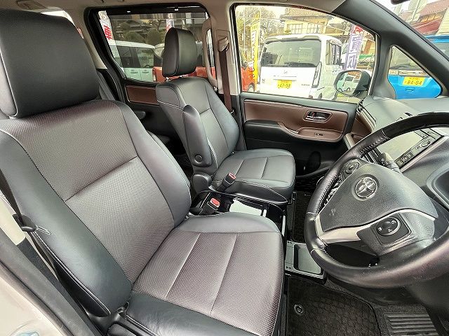 TOYOTA ESQUIRE 2015 Image 31