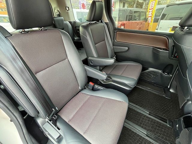 TOYOTA ESQUIRE 2015 Image 31