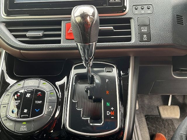 TOYOTA ESQUIRE 2015 Image 31