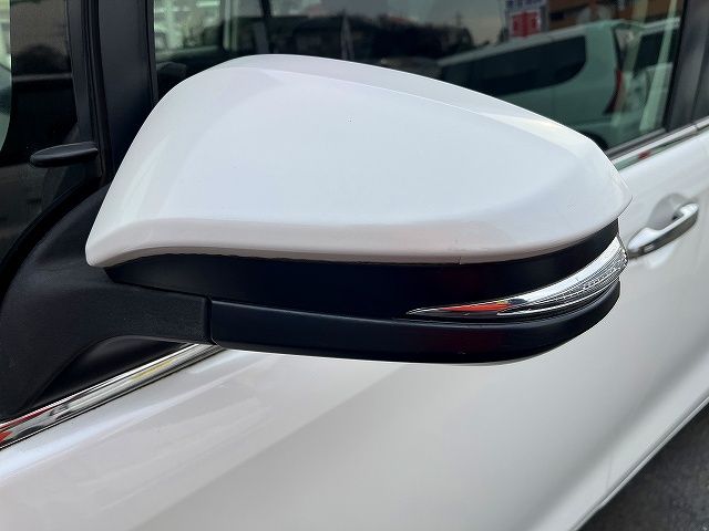 TOYOTA ESQUIRE 2015 Image 31