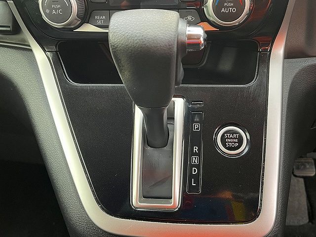 NISSAN SERENA  S-HYBRID 2017 Image 31