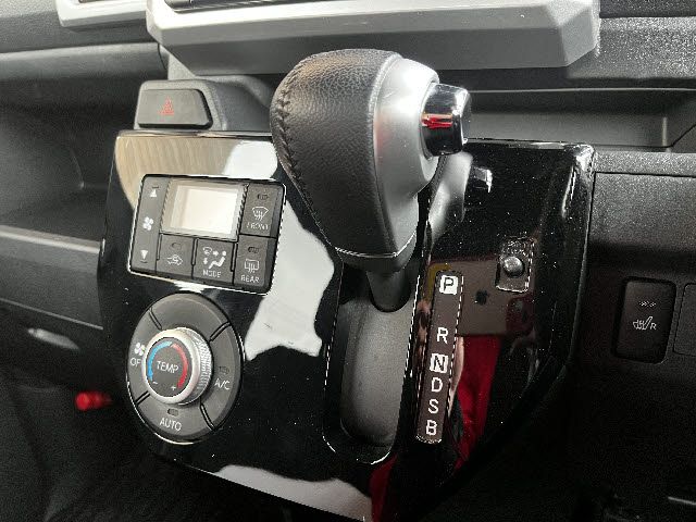 TOYOTA PIXIS MEGA 4WD 2021 Image 31