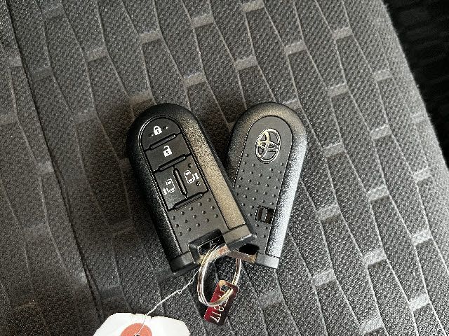 TOYOTA PIXIS MEGA 4WD 2021 Image 31