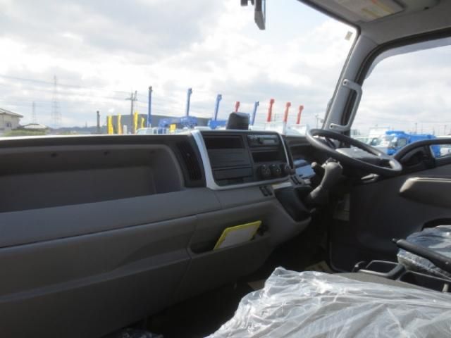 MITSUBISHI CANTER 2024 Image 31