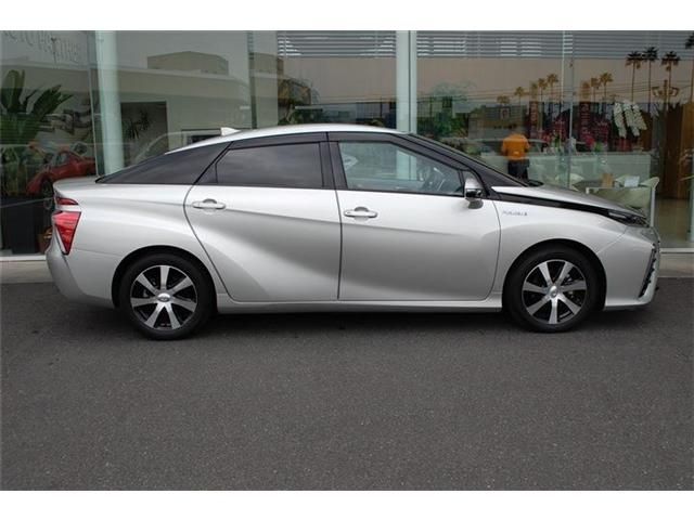 TOYOTA MIRAI 2017 Image 31