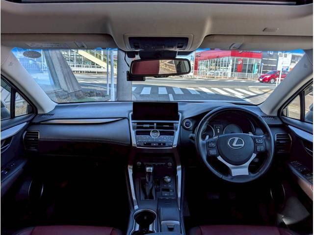 TOYOTA LEXUS NX300H 2018 Image 31