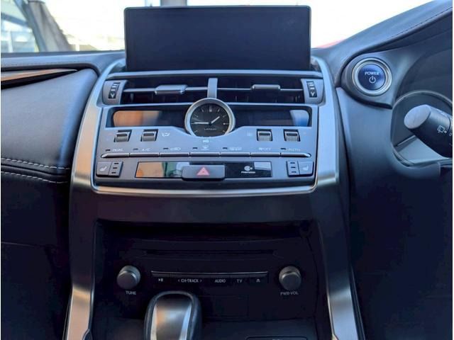 TOYOTA LEXUS NX300H 2018 Image 31