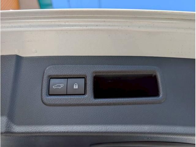 TOYOTA LEXUS NX300H 2018 Image 31