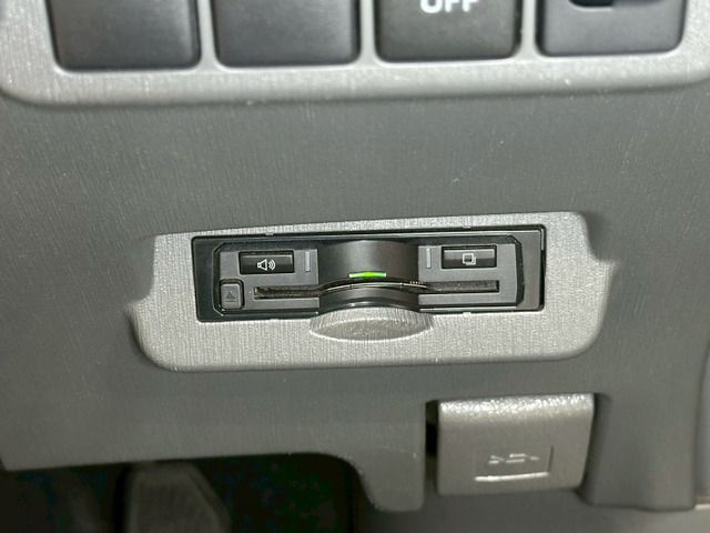 TOYOTA PRIUS ALPHA 2013 Image 31