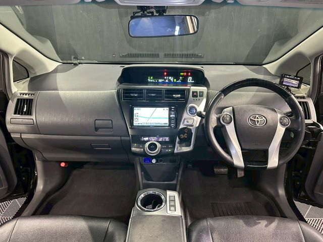 TOYOTA PRIUS ALPHA 2013 Image 31
