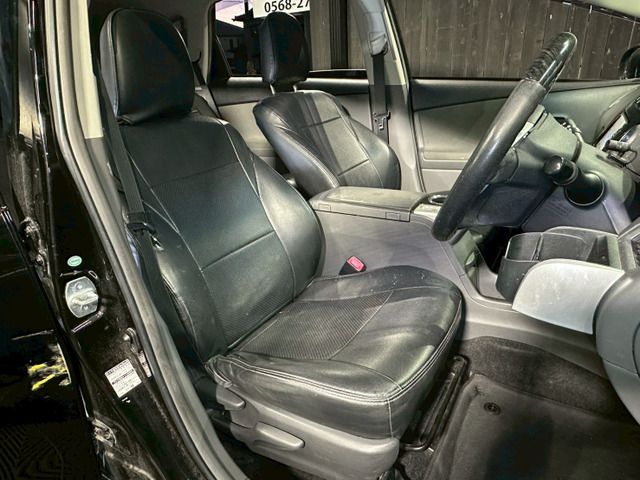 TOYOTA PRIUS ALPHA 2013 Image 31