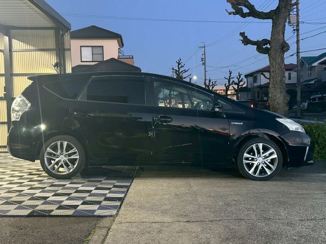 TOYOTA PRIUS ALPHA 2013 Image 31