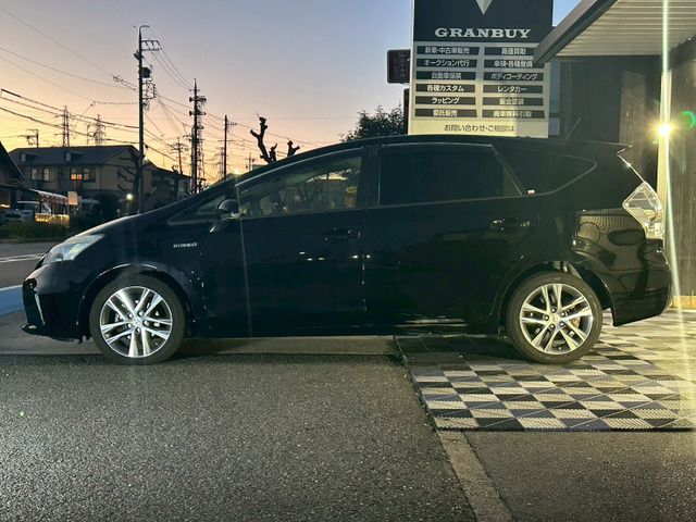 TOYOTA PRIUS ALPHA 2013 Image 31