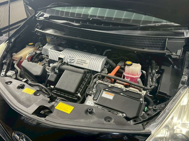 TOYOTA PRIUS ALPHA 2013 Image 31