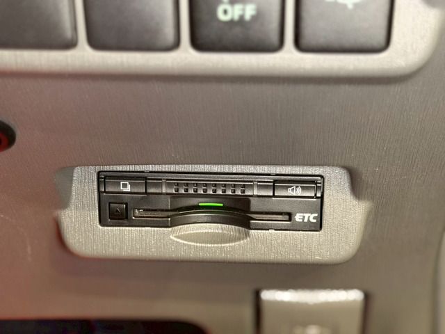 TOYOTA PRIUS ALPHA 2013 Image 31