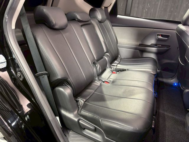 TOYOTA PRIUS ALPHA 2013 Image 31