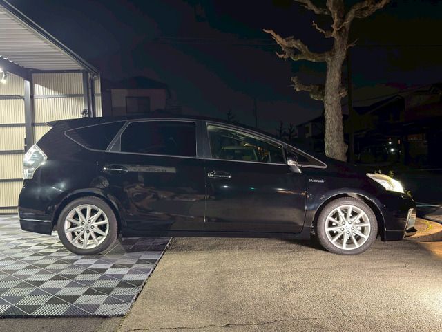 TOYOTA PRIUS ALPHA 2013 Image 31