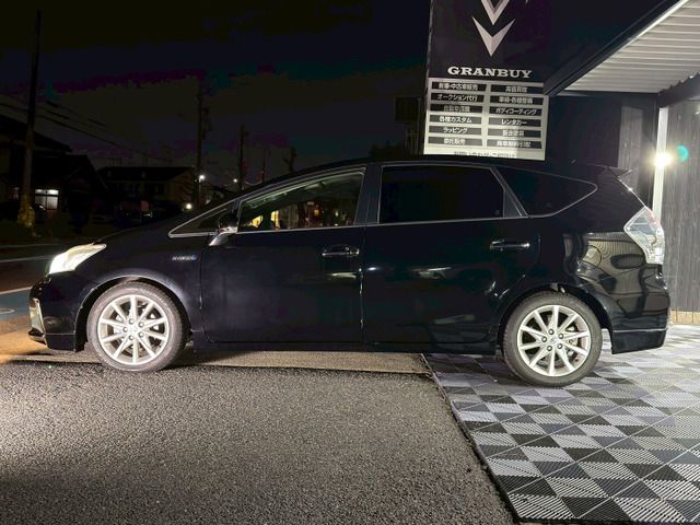 TOYOTA PRIUS ALPHA 2013 Image 31