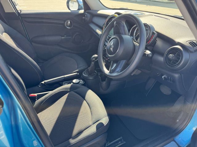 BMW MINI ONE 5DOOR 2017 Image 31